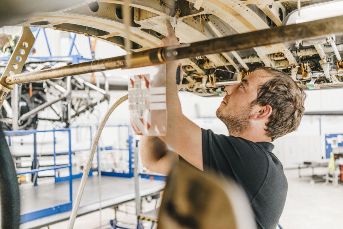 Wieder ab 2024: Fluggerätmechaniker – Fachrichtung Fertigungstechnik (m/w/d) – Bewerbungsstart Juli 2023